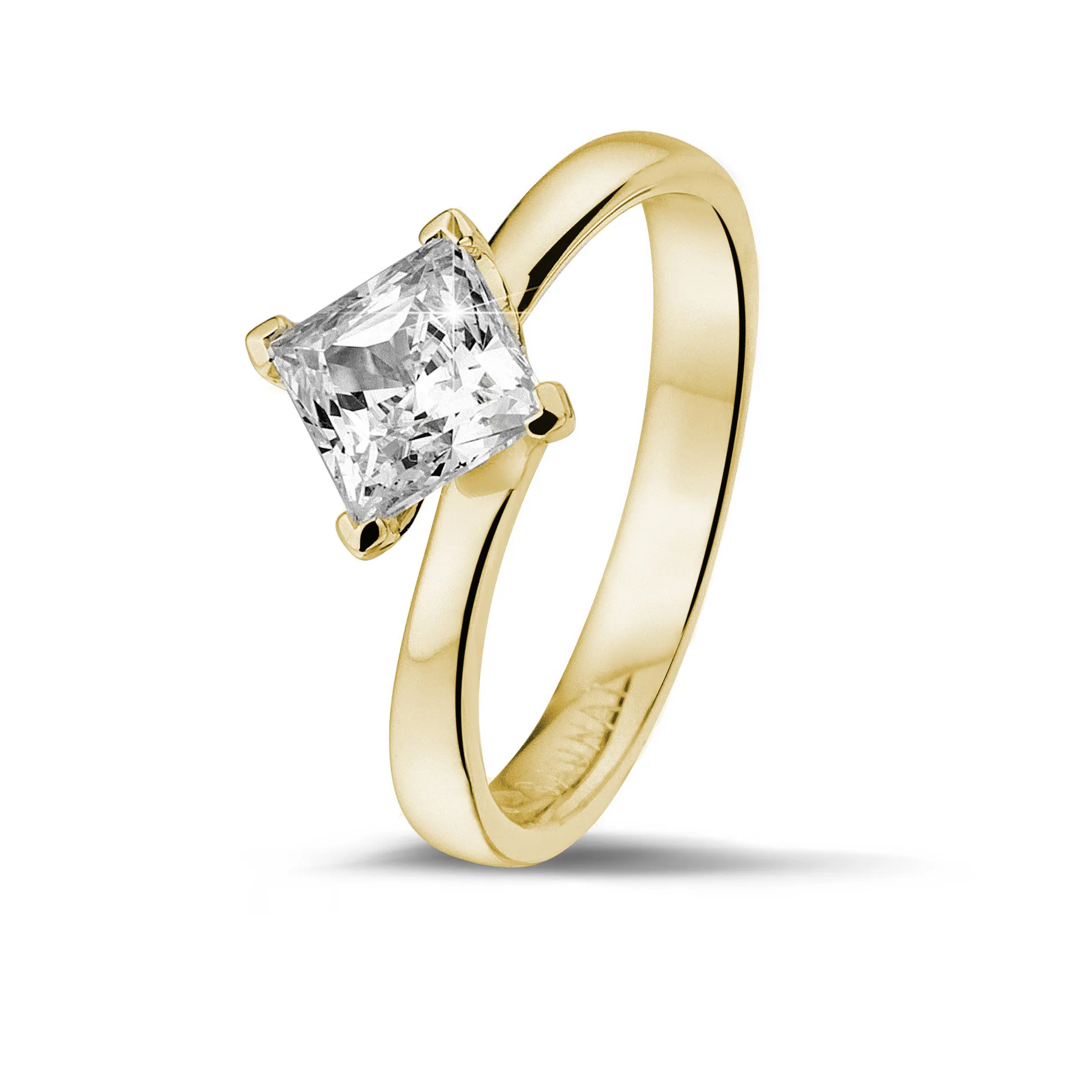 1.50 quilates anillo solitario en oro amarillo con diamante talla princesa 