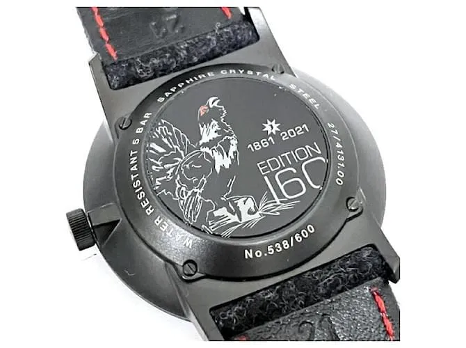& Other Stories Reloj automático Junghans Black Forest Edition en excelente estado Negro 