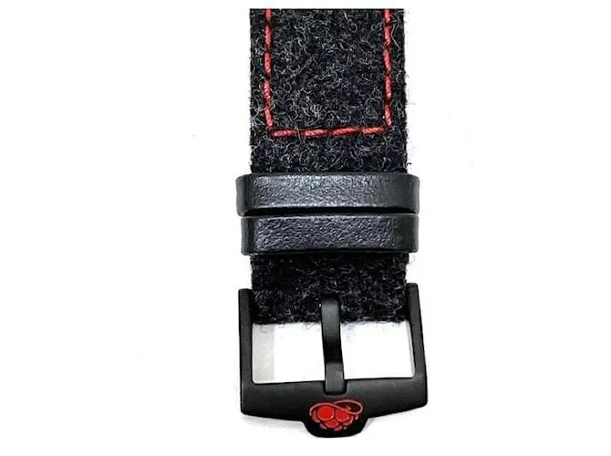 & Other Stories Reloj automático Junghans Black Forest Edition en excelente estado Negro 