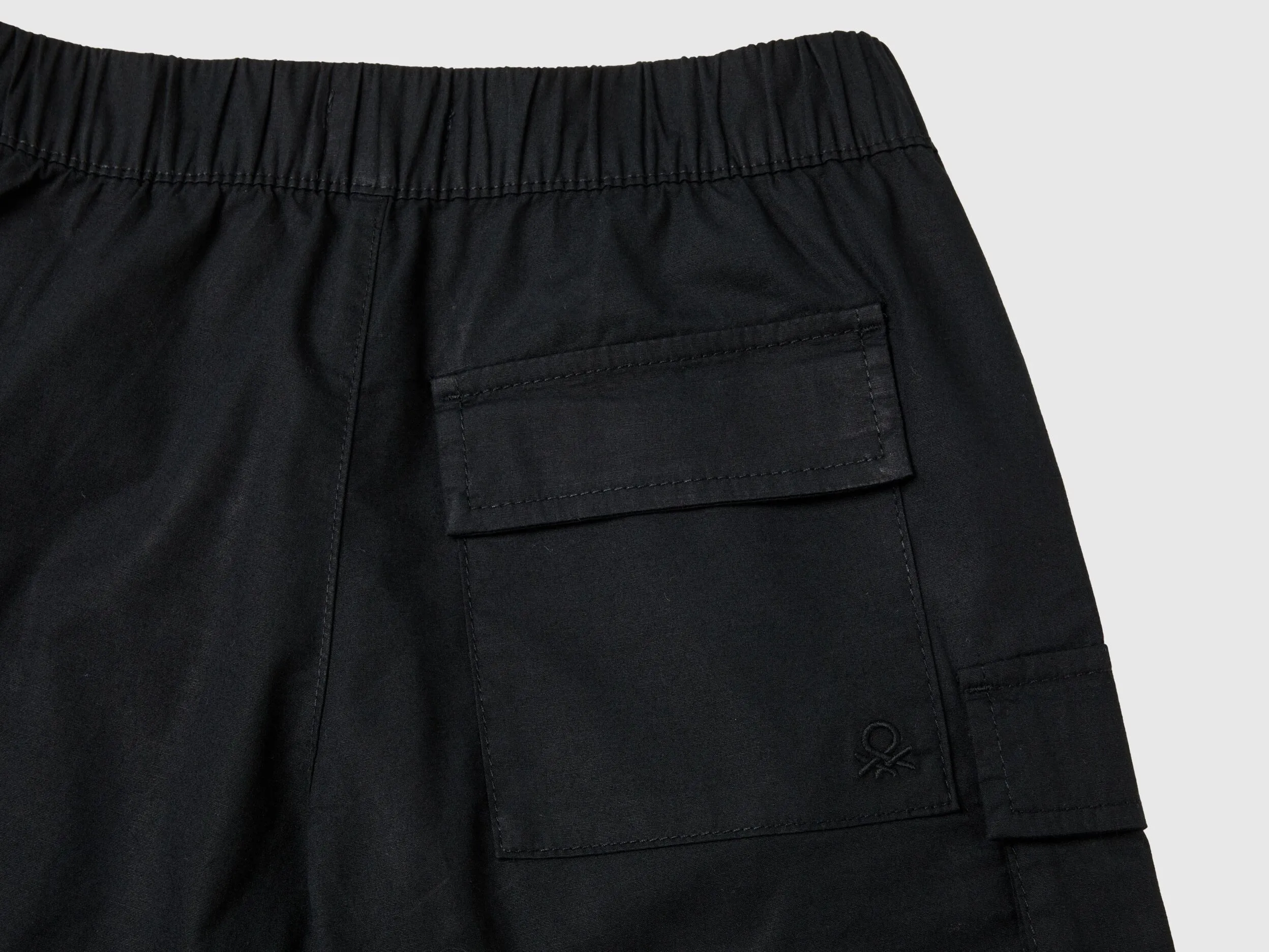 Bermudas cargo de algodón elástico