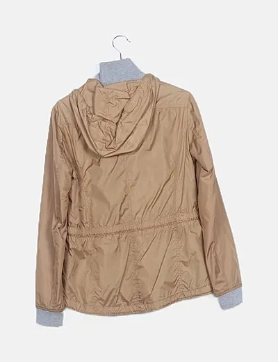 Bershka Trenca camel ligera