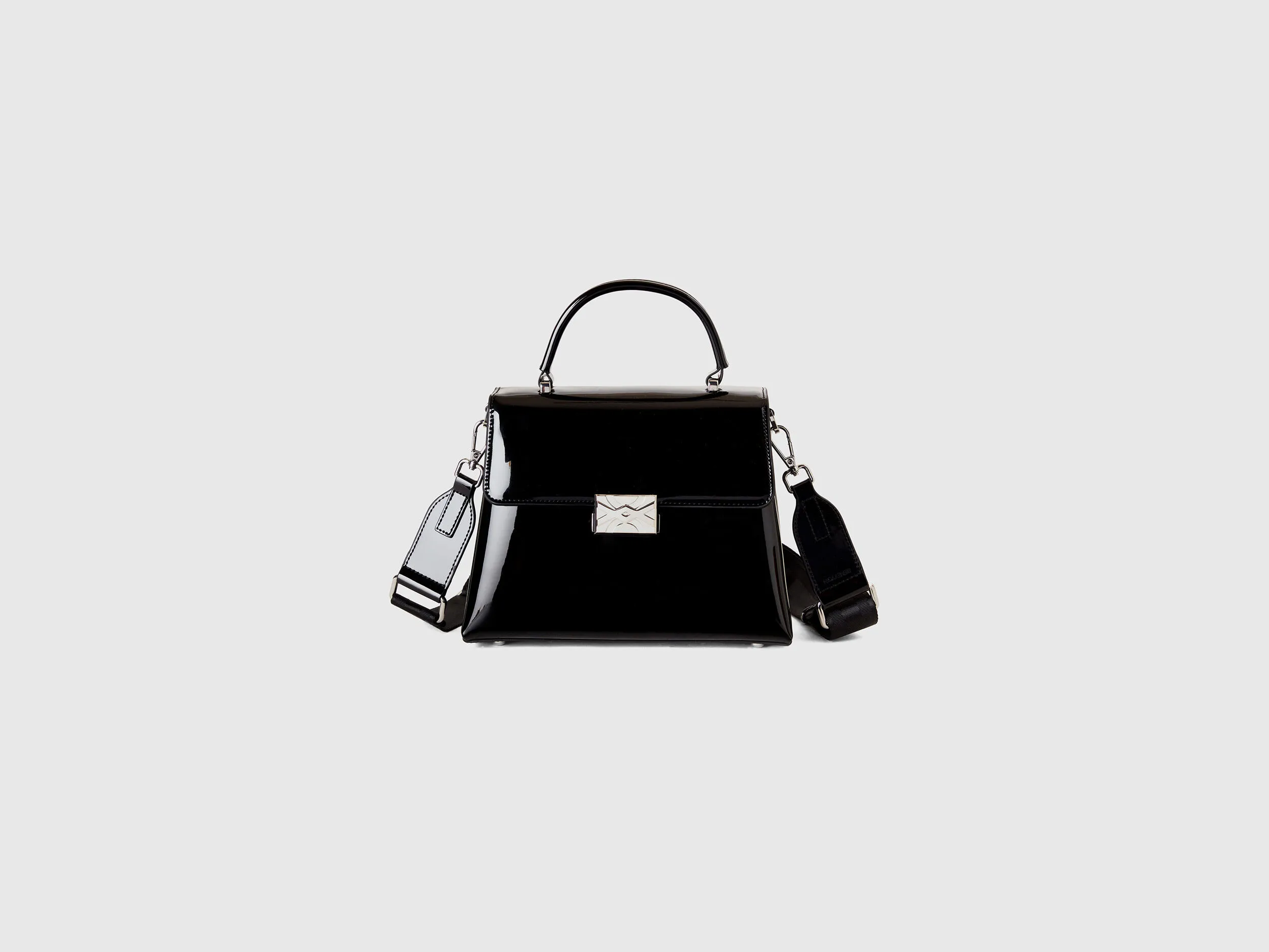 Bolso mediano negro de charol brillante