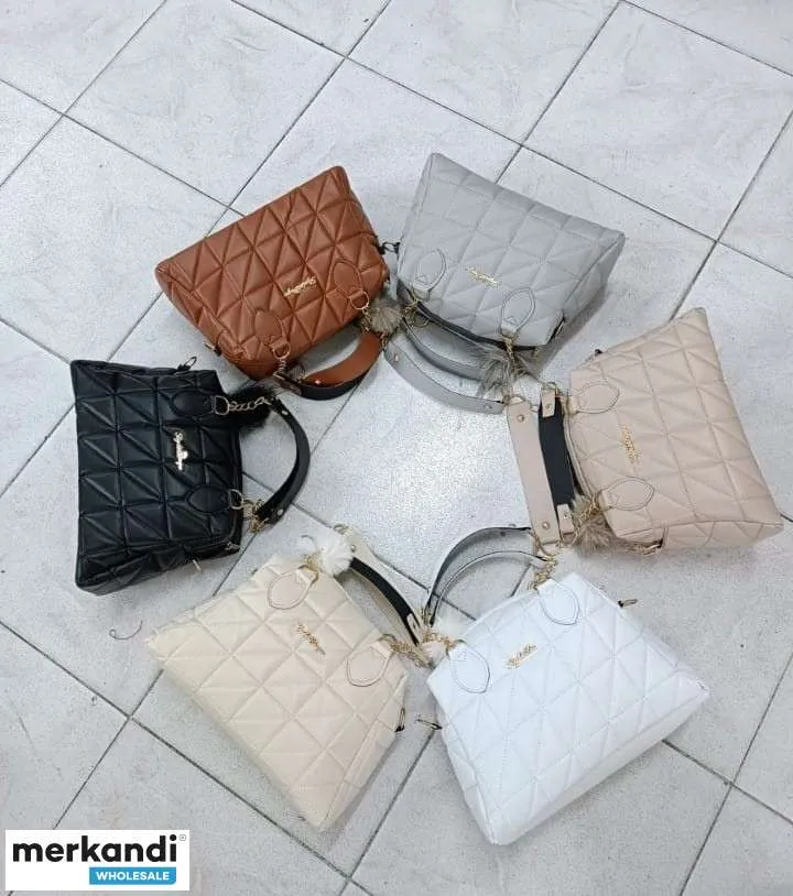 Bolsos de moda para mujer con una variedad de opciones de color y diseño.