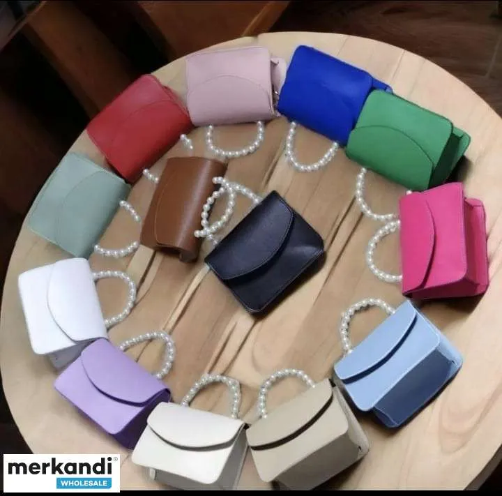 Bolsos de moda para mujer con una variedad de opciones de color y diseño.