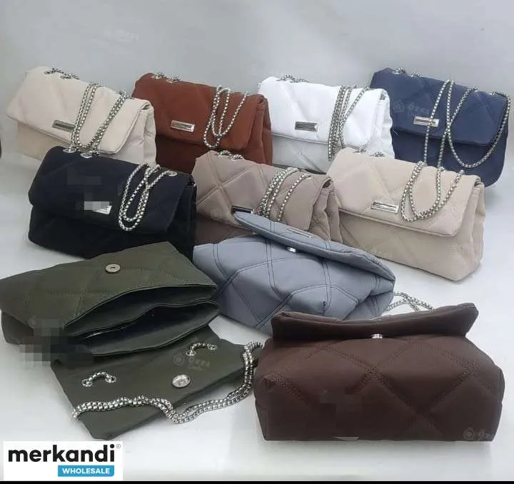 Bolsos de moda para mujer con una variedad de opciones de color y diseño.