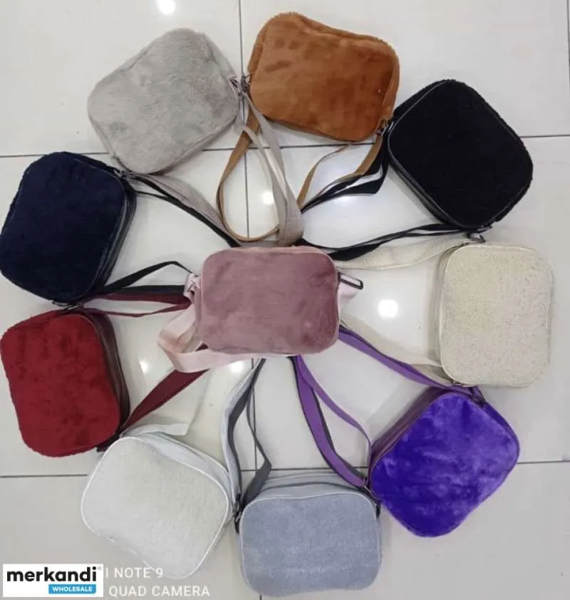 Bolsos de mujer con un toque de moda y excelente mano de obra disponibles para la venta al por mayor.