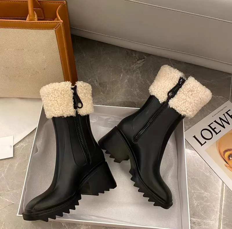 Botas de PVC Betty para mujer Tacones altos de piel Beeled Bota de lluvia alta hasta la rodilla Suelas de goma impermeables Well