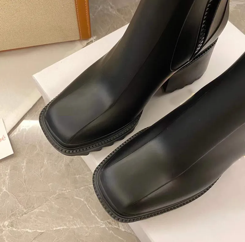 Botas de PVC Betty para mujer Tacones altos de piel Beeled Bota de lluvia alta hasta la rodilla Suelas de goma impermeables Well