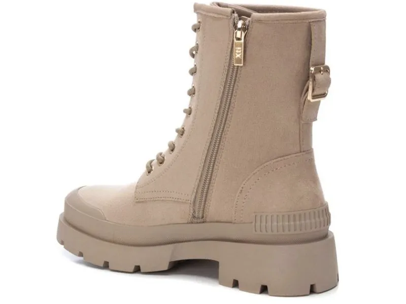 BOTÍN CON CORDONES PARA MUJER XTI EN COLOR BEIGE. 142025.