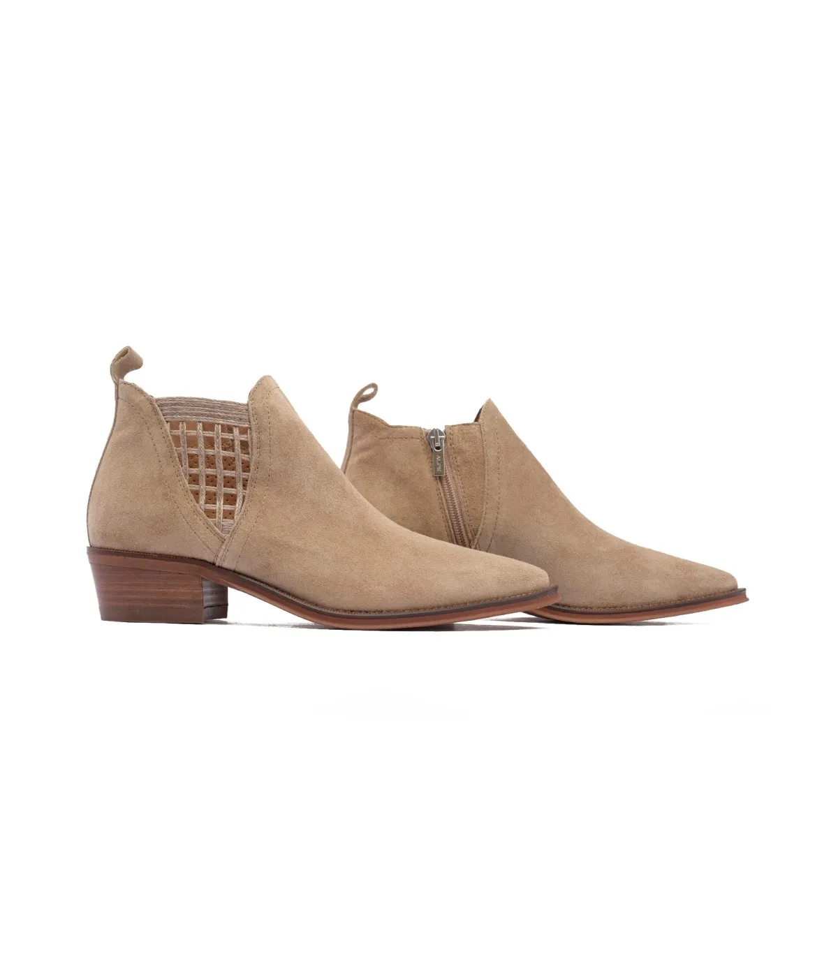 Botín con trenzado lateral en color taupe