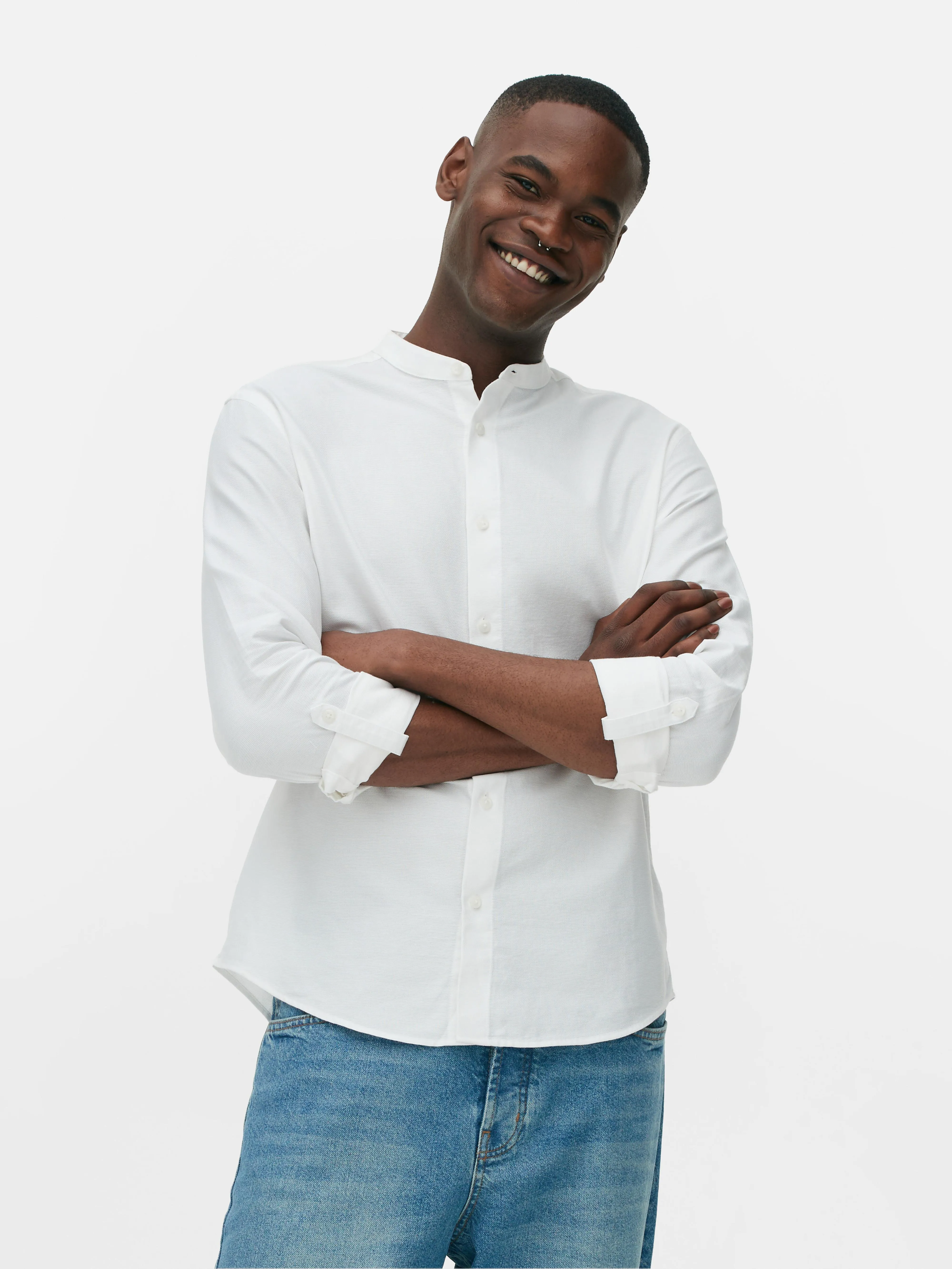 Camisa de mangas enrolladas con botones