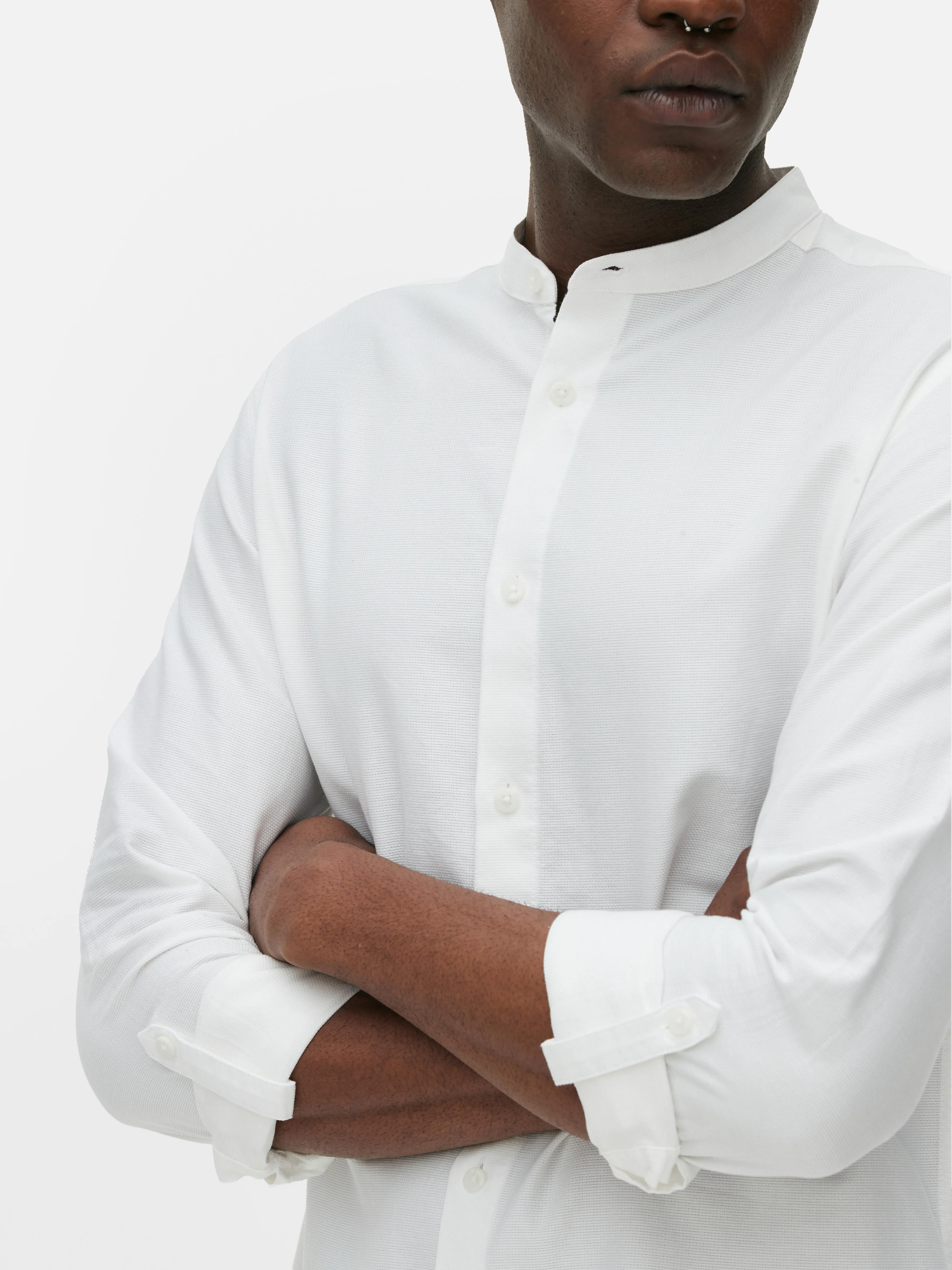 Camisa de mangas enrolladas con botones