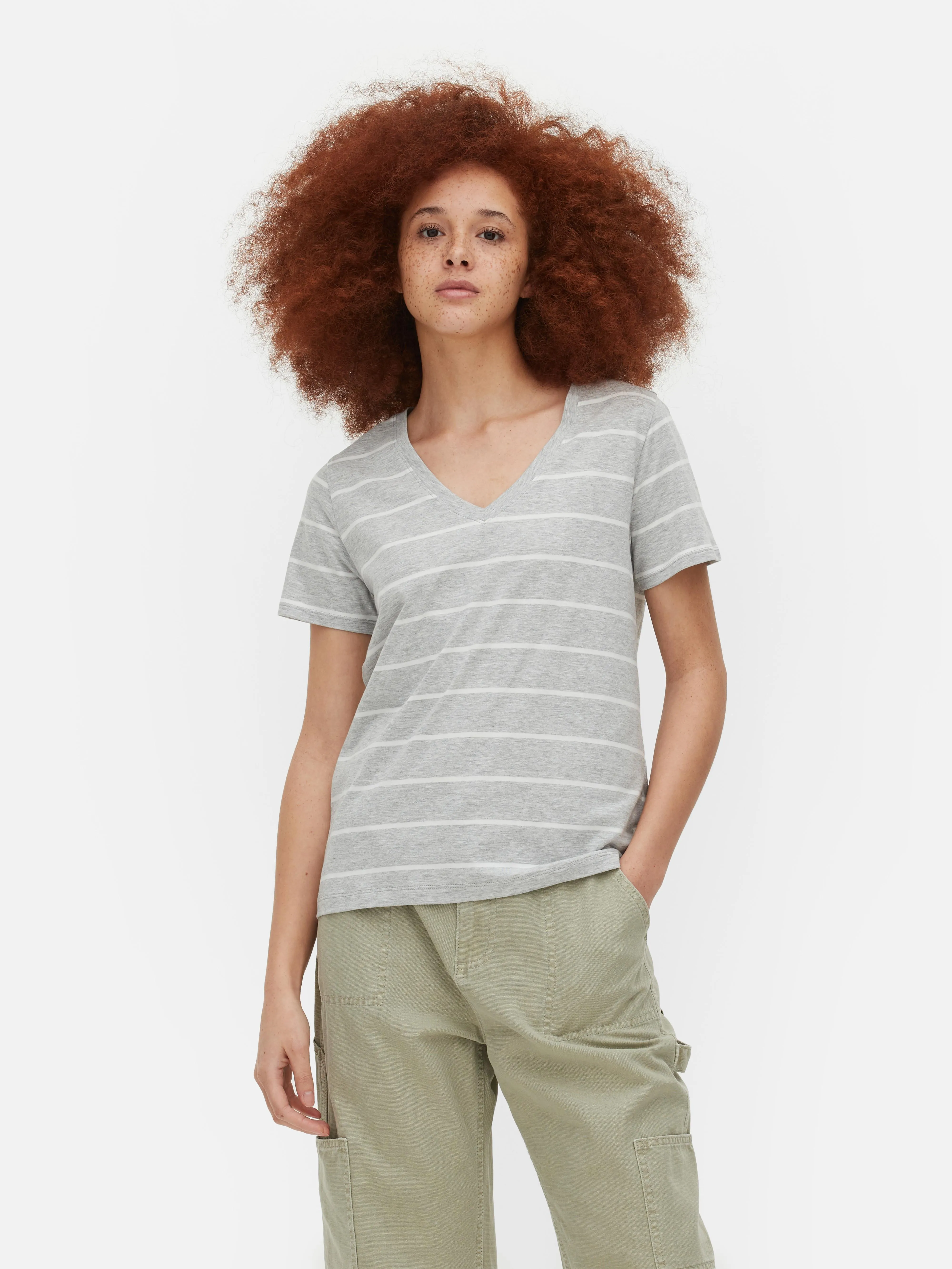 Camiseta a rayas con cuello de pico