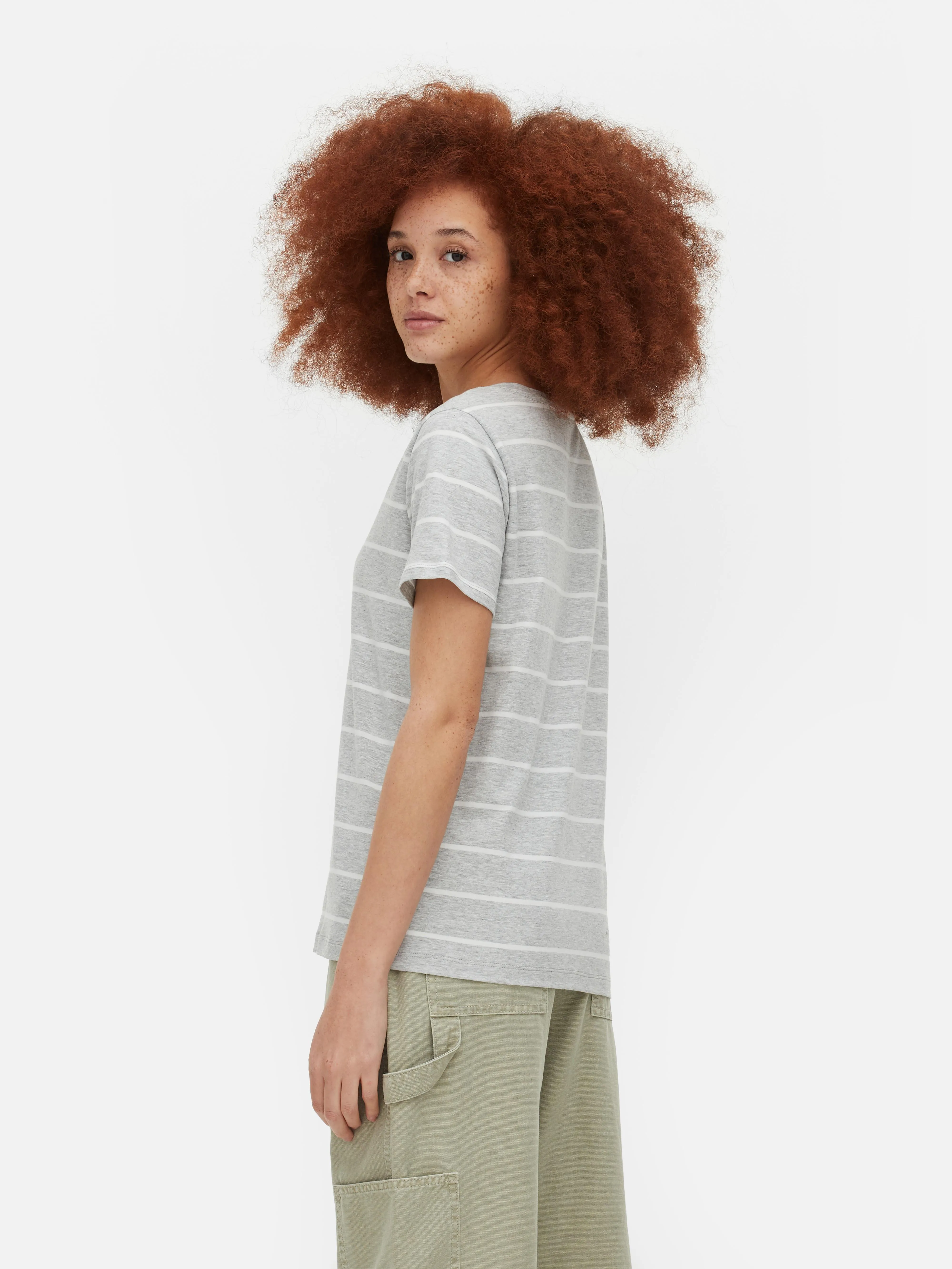 Camiseta a rayas con cuello de pico