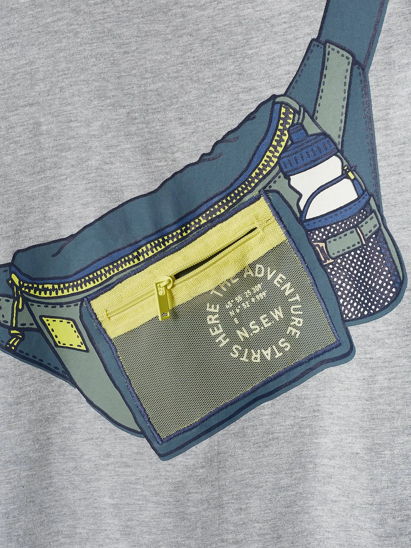 Camiseta con motivo de riñonera, efecto óptico y bolsillo con cremallera para niño