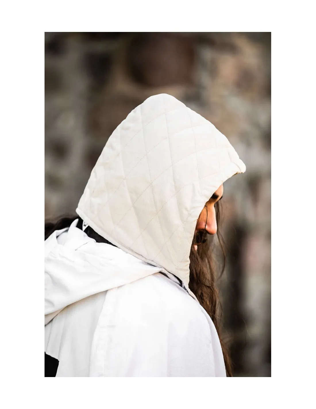Capelina medieval acolchada modelo Eckwin, blanco natural