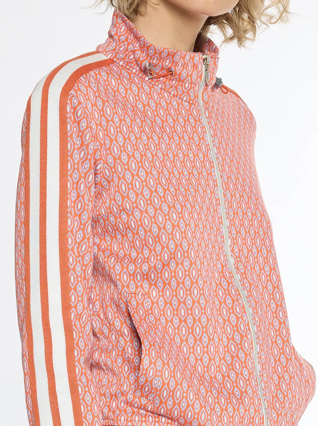 Chamarra Salmon estampada Comfort