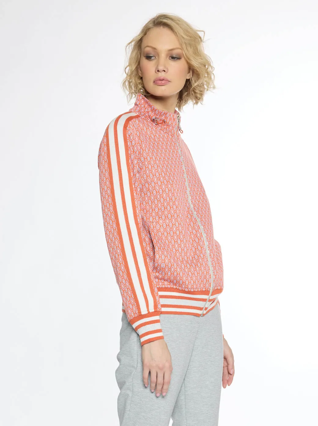 Chamarra Salmon estampada Comfort