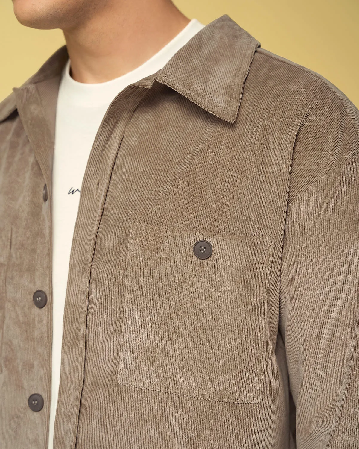 Chaqueta manga larga tipo corduroy para hombre