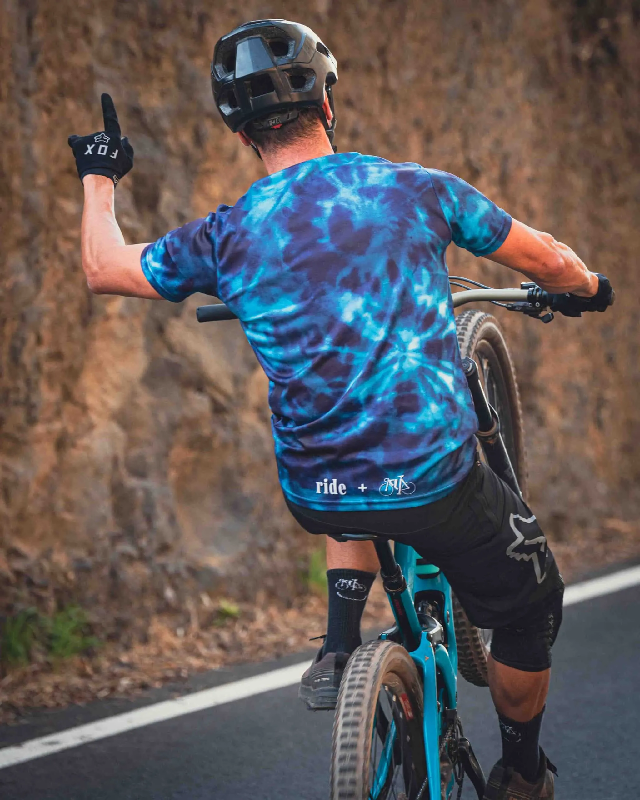Chela Clo – Camiseta Biker deep blue dye
