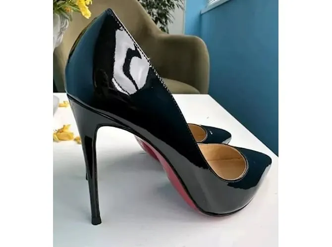 CHRISTIAN LOUBOUTIN Tacones So Kate de charol negro Talla 35IT 