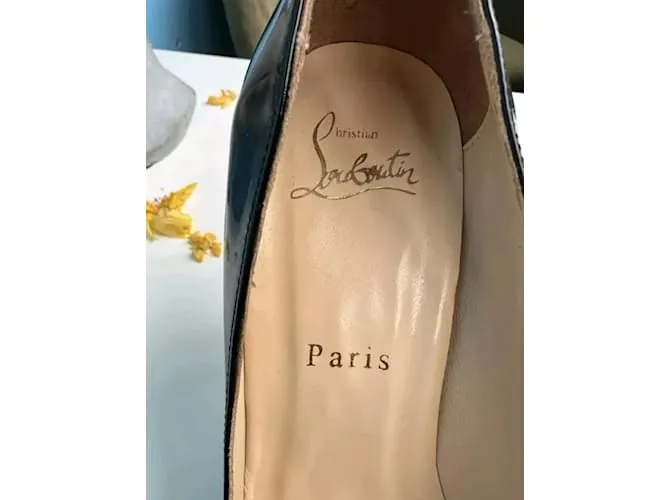 CHRISTIAN LOUBOUTIN Tacones So Kate de charol negro Talla 35IT 