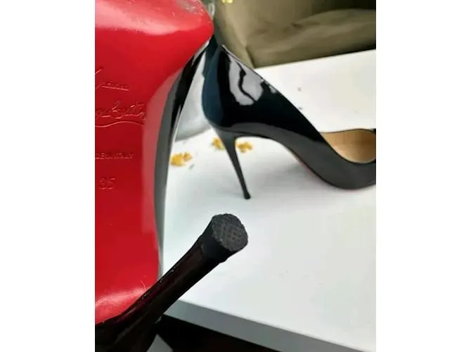 CHRISTIAN LOUBOUTIN Tacones So Kate de charol negro Talla 35IT 