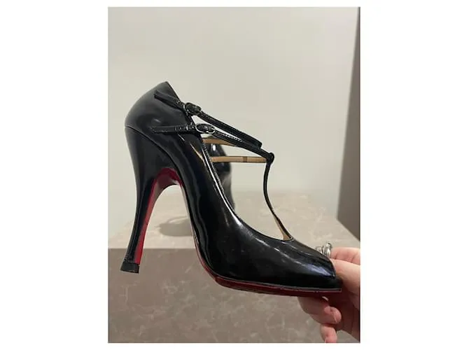 CHRISTIAN LOUBOUTIN Tacones T.UE 37 Cuero Negro 
