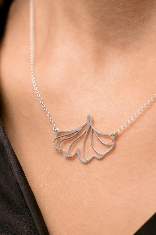 Collar Hoja Lobulada Plata
