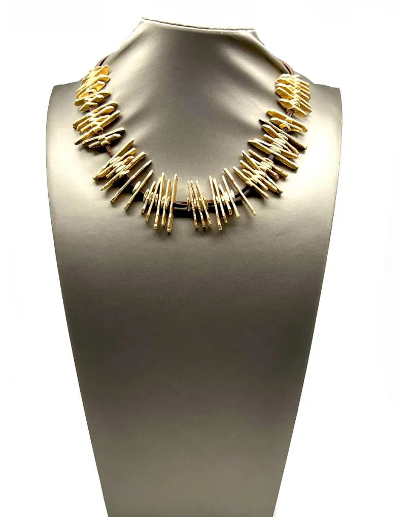 COLLARES CORTOS DORADOS PARA MUJER PARA TU OUTFIT DE DIA