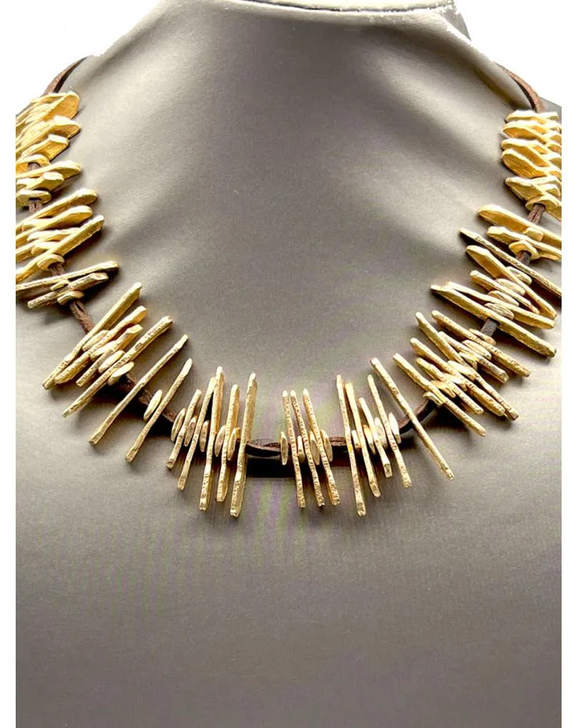 COLLARES CORTOS DORADOS PARA MUJER PARA TU OUTFIT DE DIA