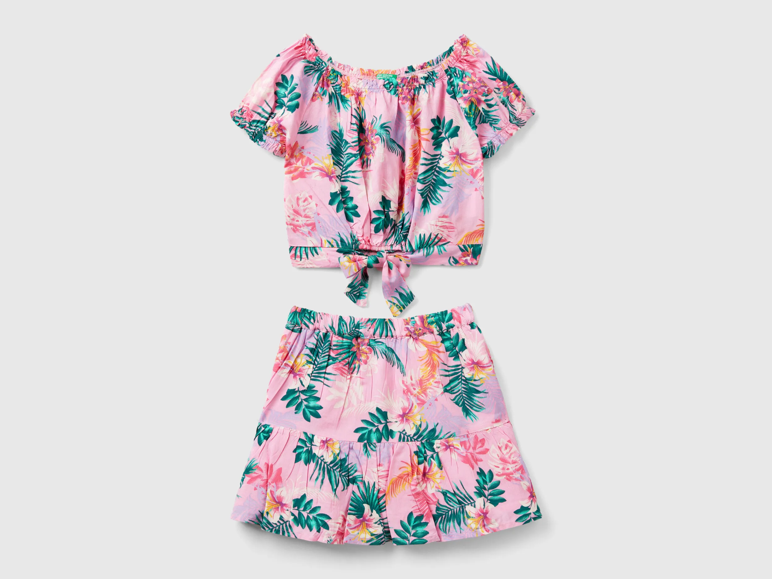 Conjunto de top y falda de flores