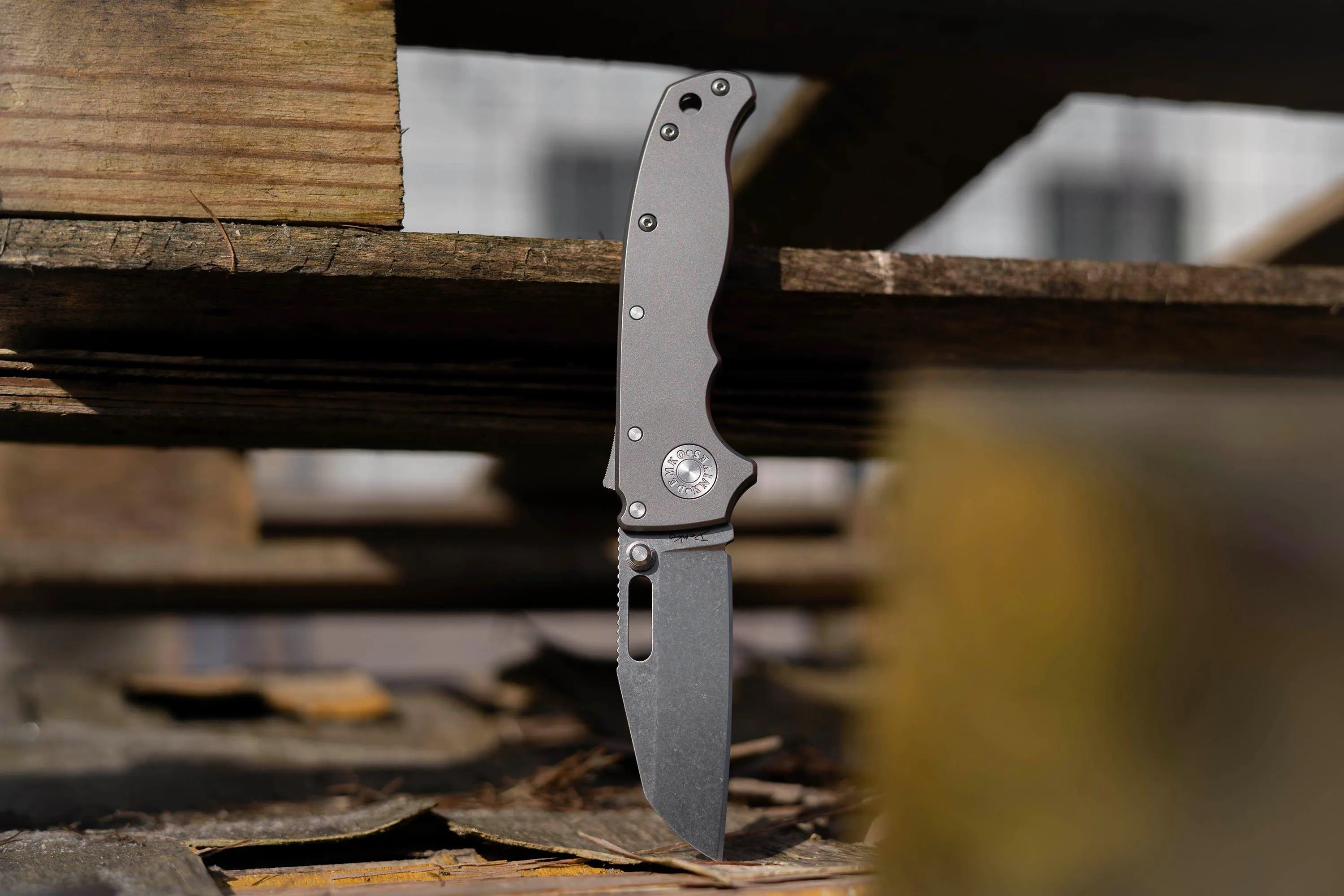 DEMKO KNIVES AD20.5 SHARKLOCK CPM 20CV SHARK FOOT AD20520CVTISF SMOOTH TITANIUM, NAVAJA