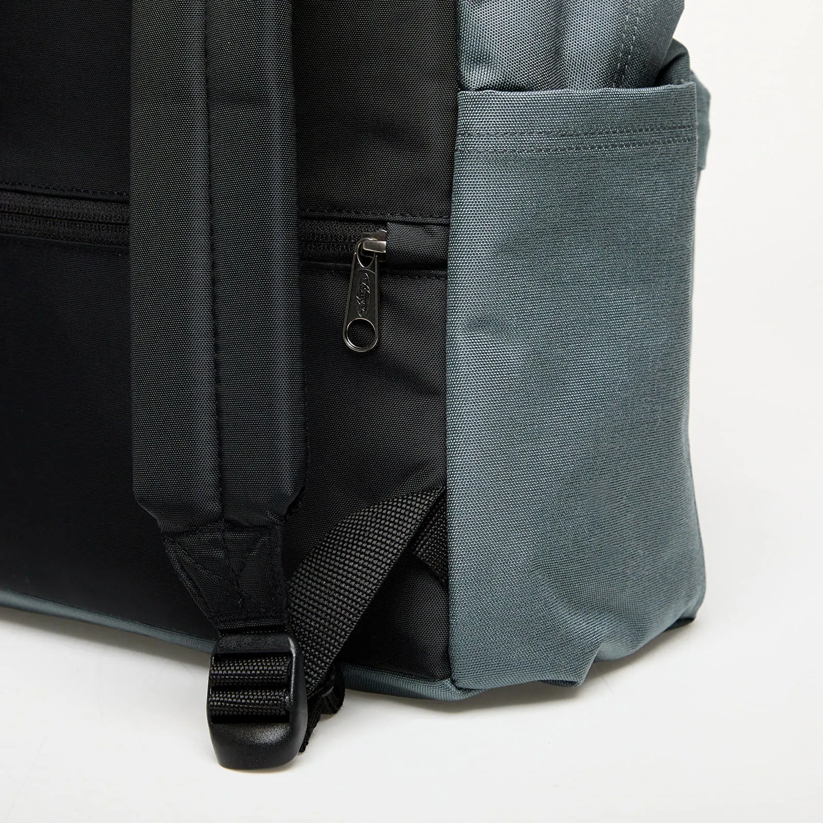 EASTPAK Day Pak'r Backpack Stormy Grey 24 l