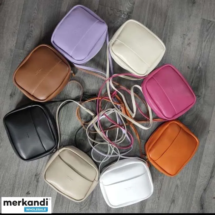 Elige entre una variedad de modelos y colores para bolsos de mujer con calidad premium.