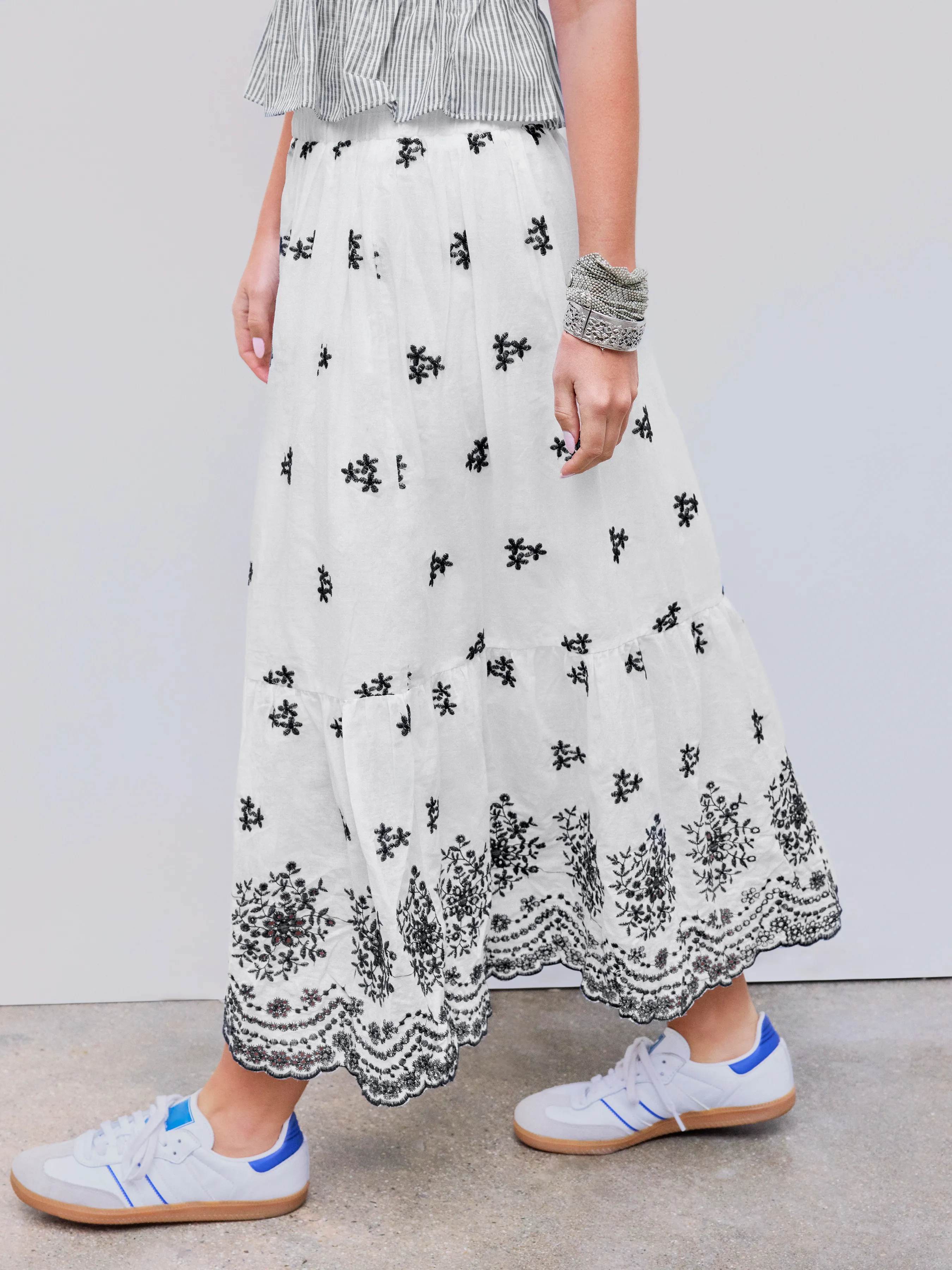 Falda Maxi con Volantes Florales de Cintura Media para Vacaciones en la Playa de Santorini