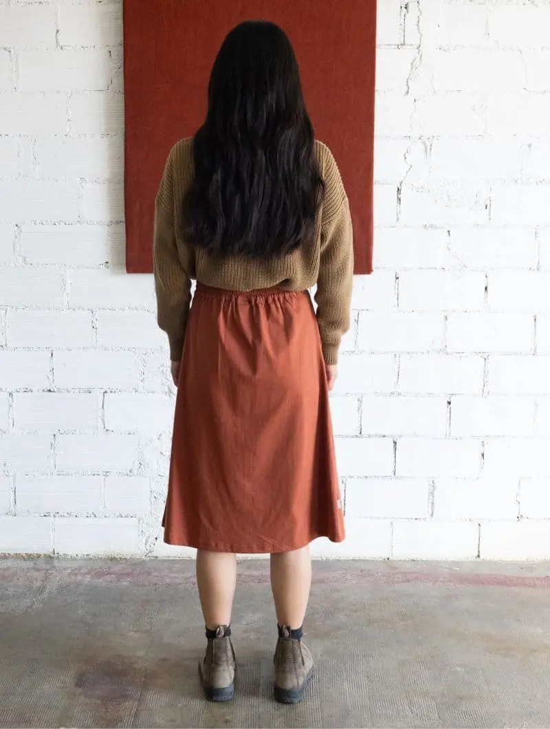Falda midi lisa de algodón orgánico