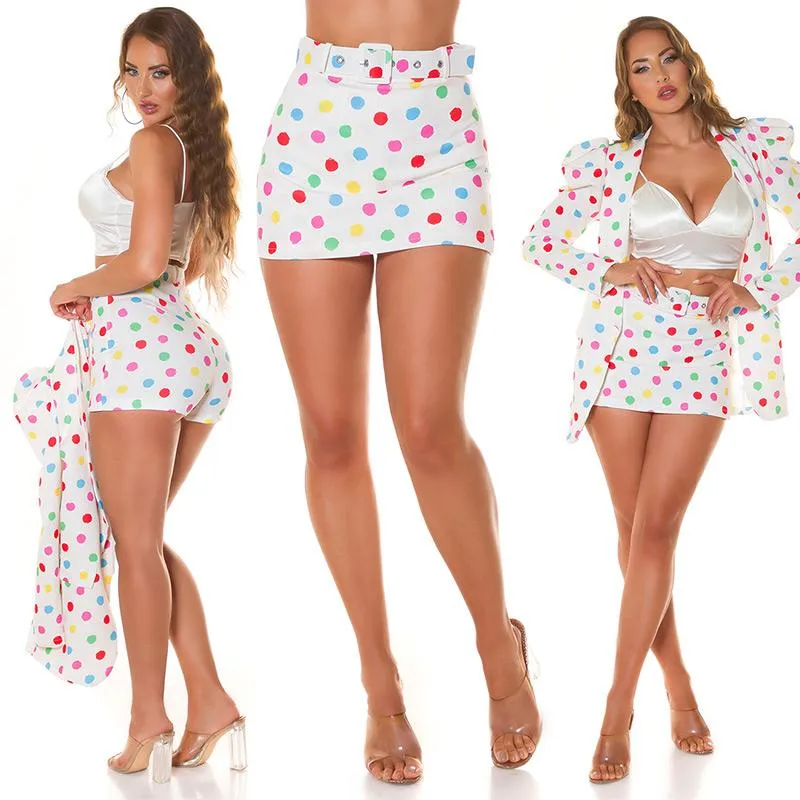 Falda short blanco de lunares y cinturón