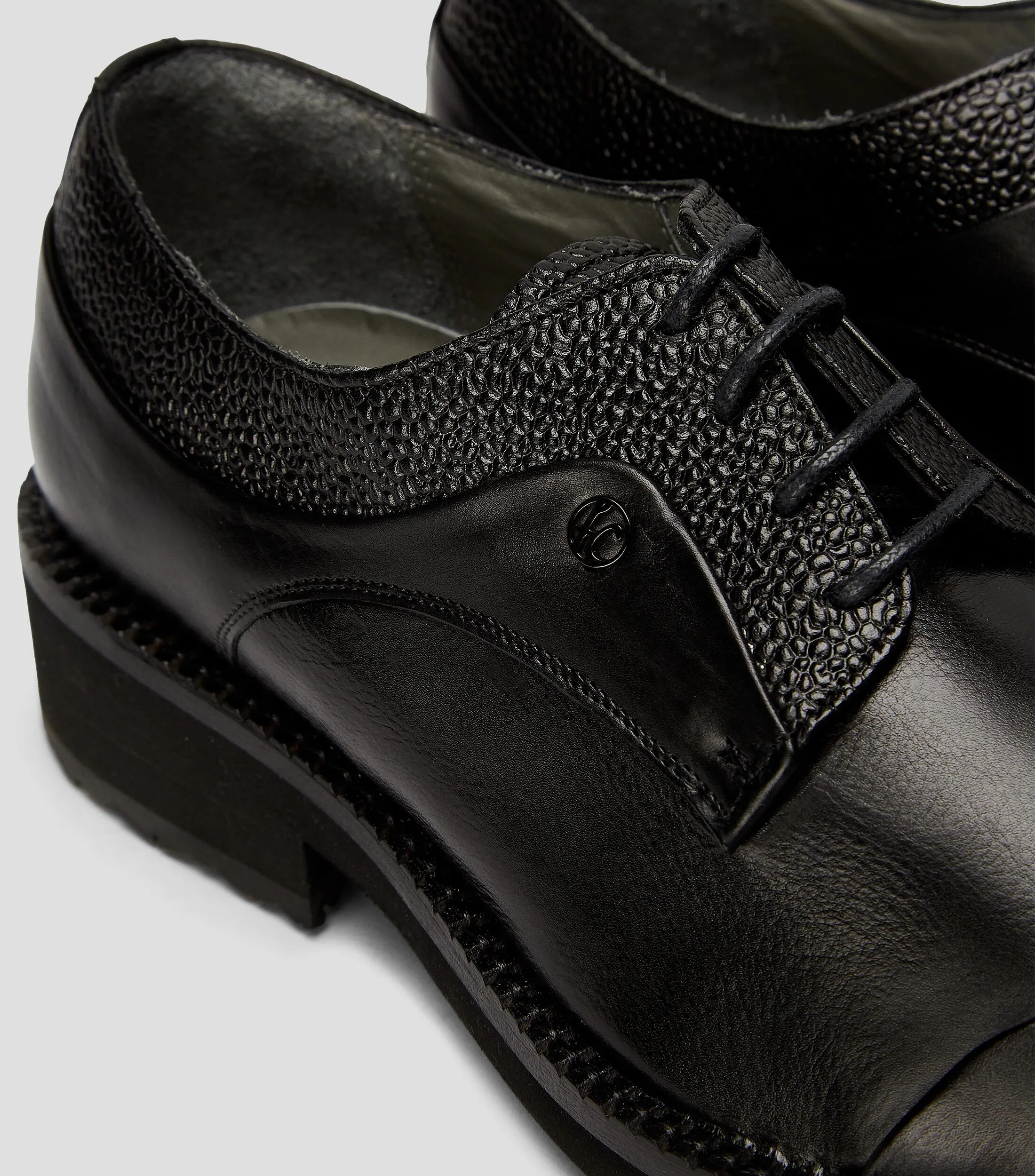 Franco Cuadra Zapatos de Vestir Derby Negros en Piel Tacón Bajo Ancho Hombre