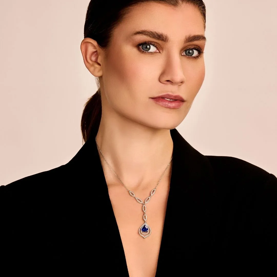 Gargantilla diamante en oro amarillo con zafiro en forma de pera 