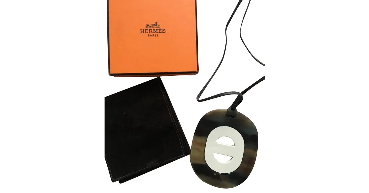 Hermès Collares Castaño 