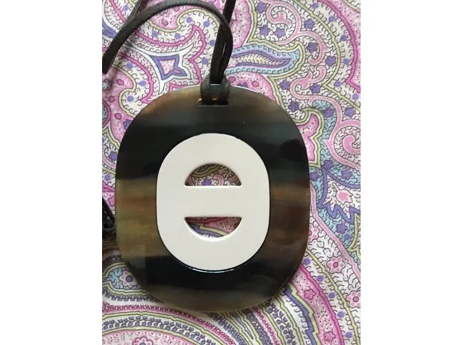 Hermès Collares Castaño 