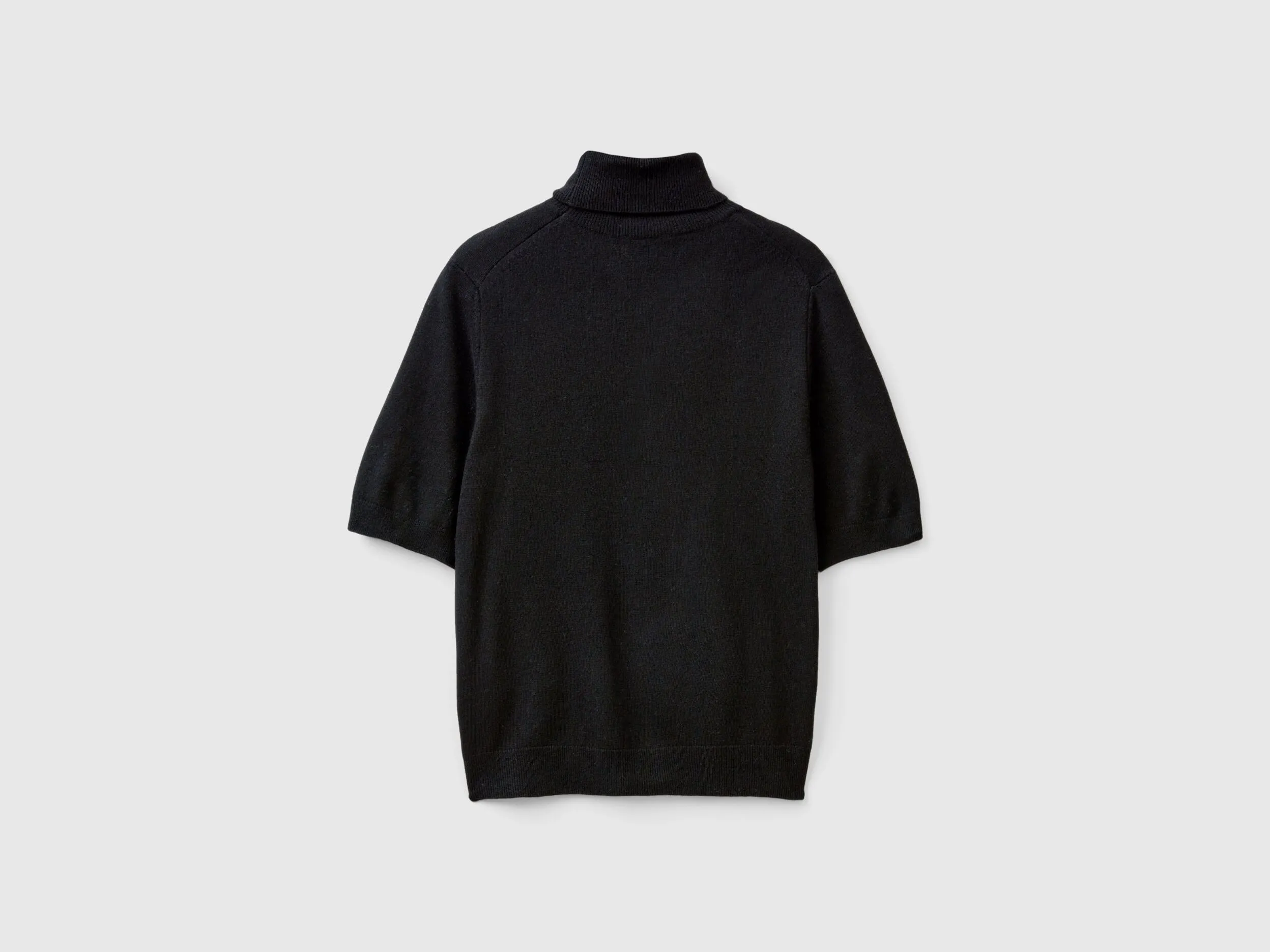 Jersey cuello alto negro de manga corta en mezcla de cachemira