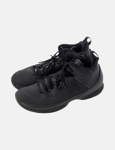 Jordan Deportiva abotinada negra