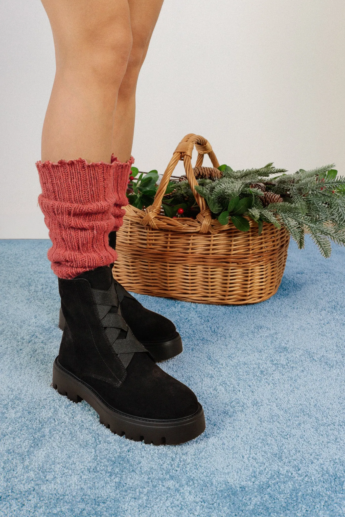 MARA CHOCOLATE EXTRA LIGHT ANKLE BOOTS WITH ELASTICS AND NOTCHED SOLES