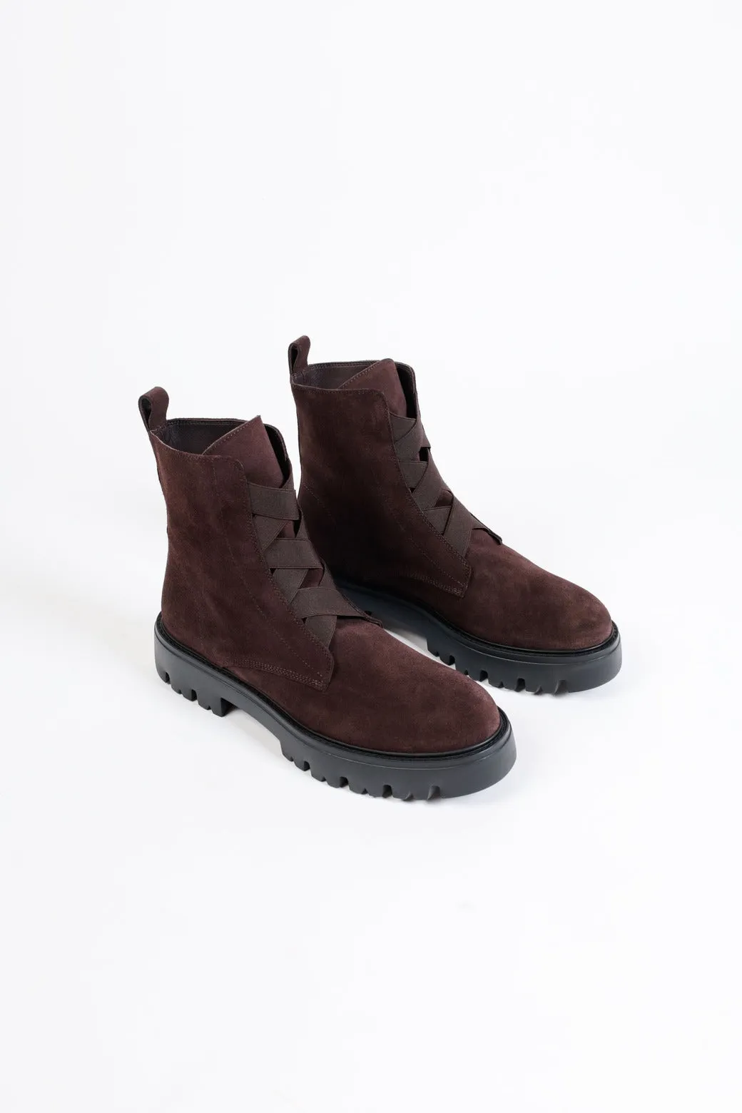 MARA CHOCOLATE EXTRA LIGHT ANKLE BOOTS WITH ELASTICS AND NOTCHED SOLES