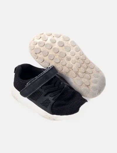 NoName Zapatilla negra acordonada