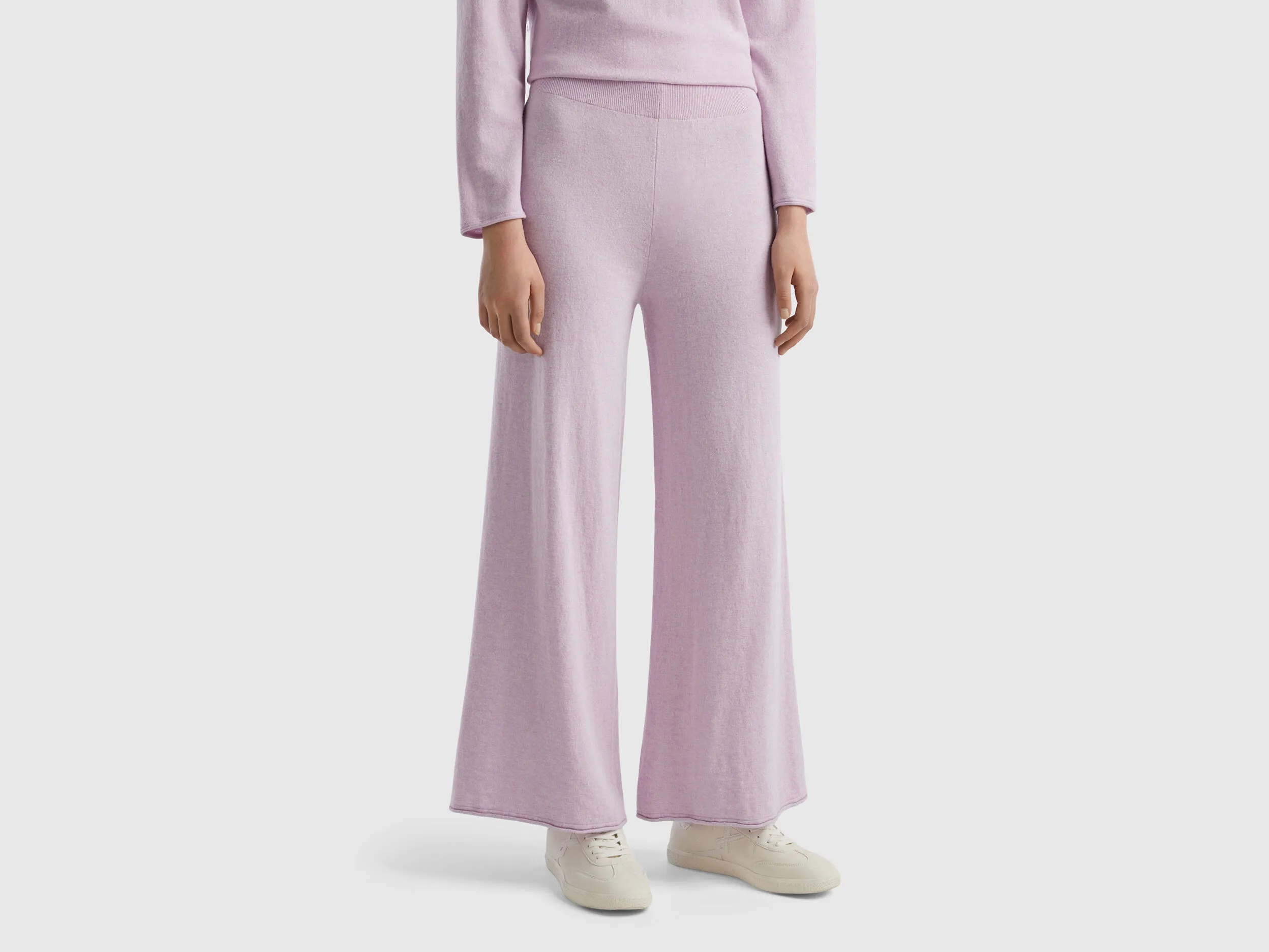 Pantalón amplio lila claro en mezcla de lana y cachemir