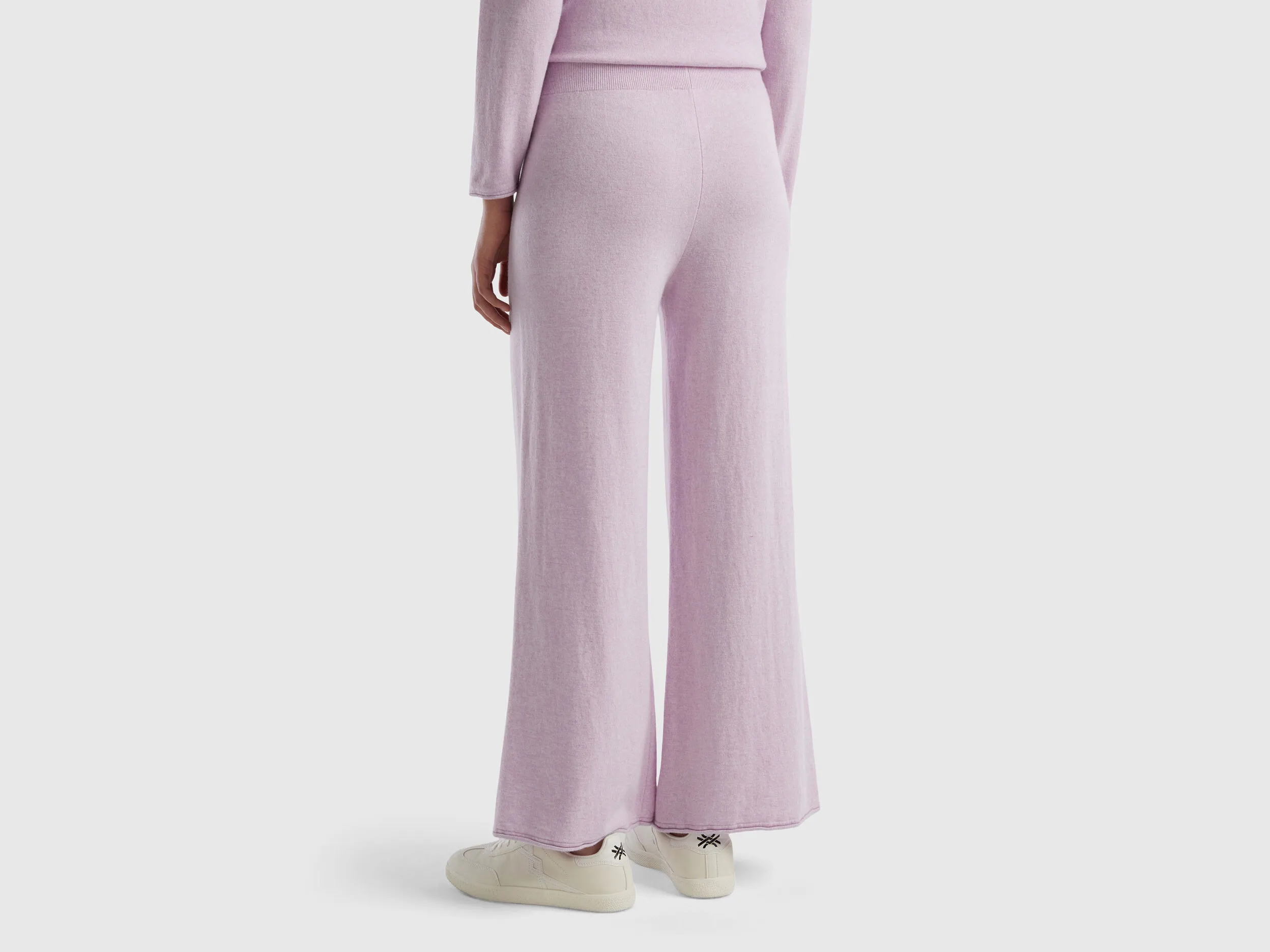 Pantalón amplio lila claro en mezcla de lana y cachemir