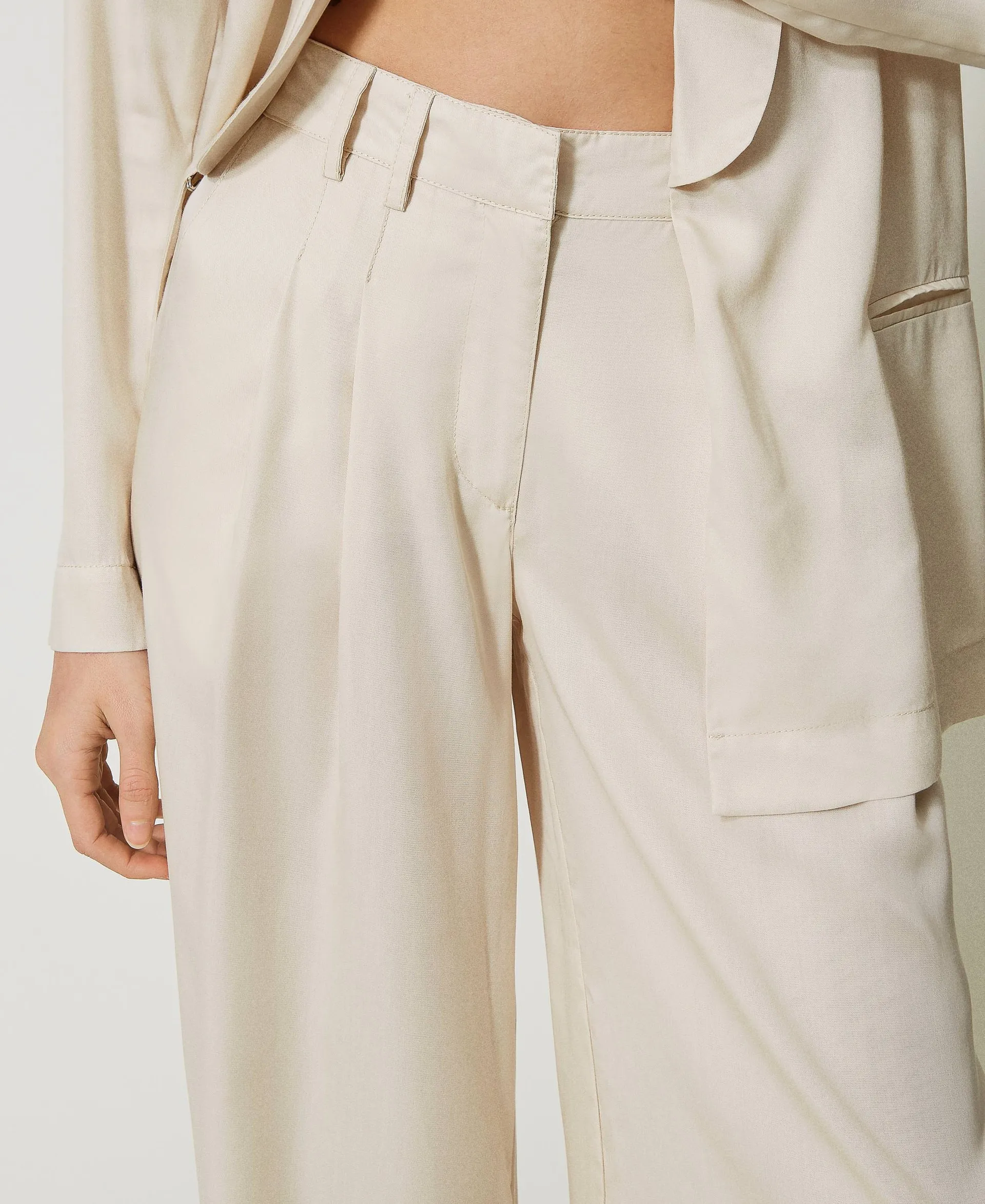 Pantalón palazzo con pliegues